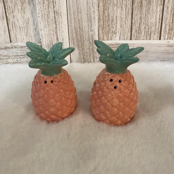 Ceramic Pineapple Shakers - Picture 3 of 7